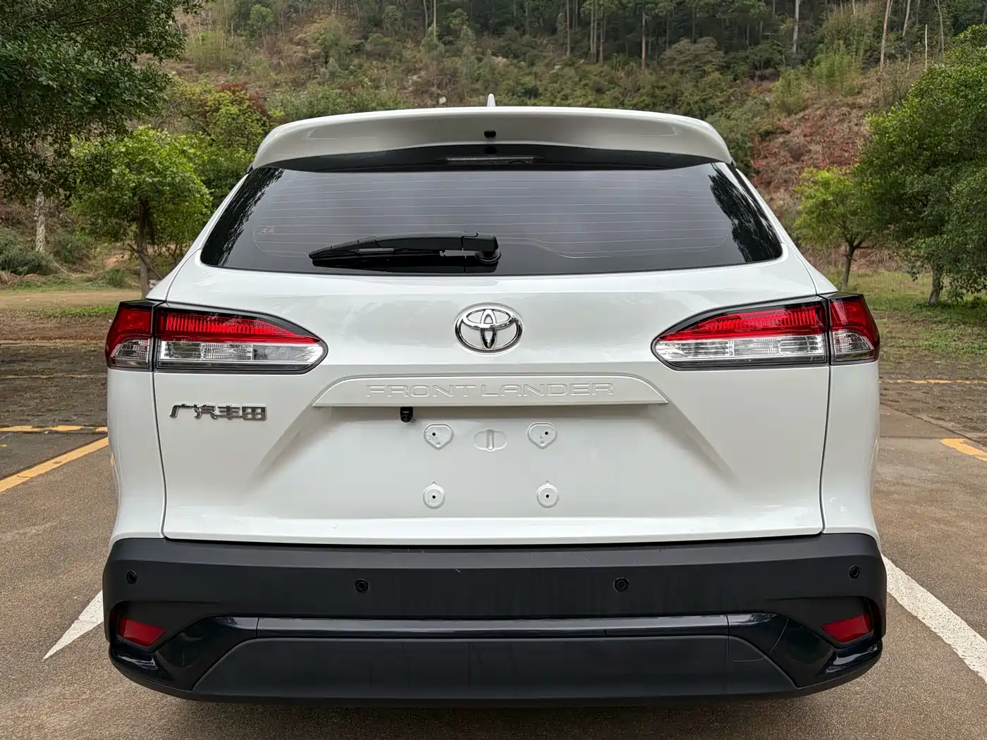Toyota Frontlander 2023 2.0L CVT Elite Edition фото 8