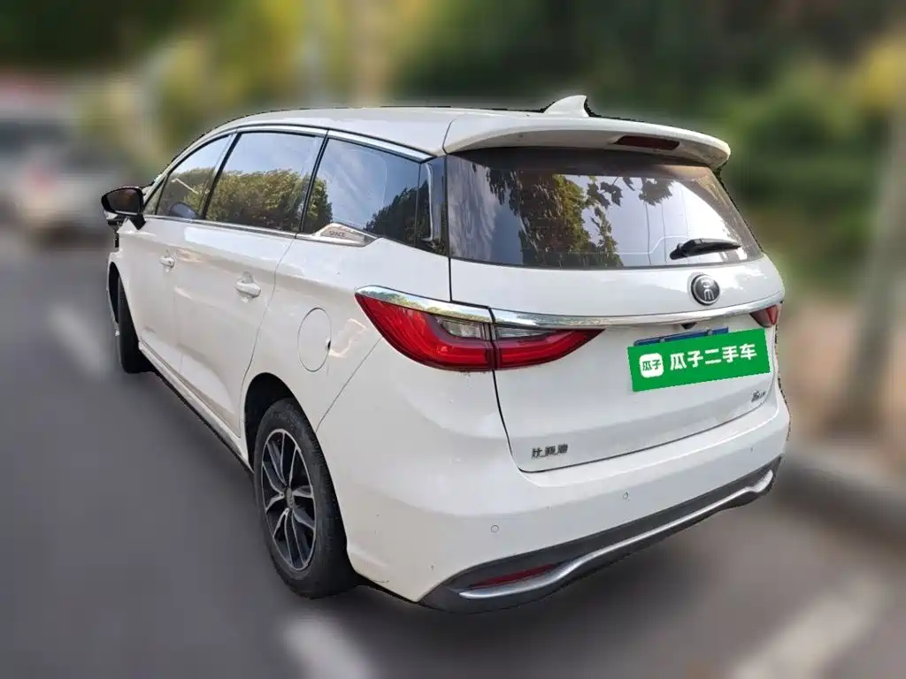 Фото 23 - BYD Song MAX