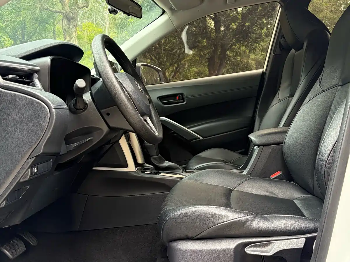 Toyota Frontlander 2023 2.0L CVT Elite Edition фото 10
