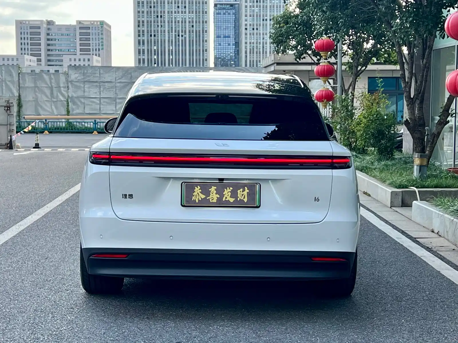 Photo 7 - Li Auto i6
