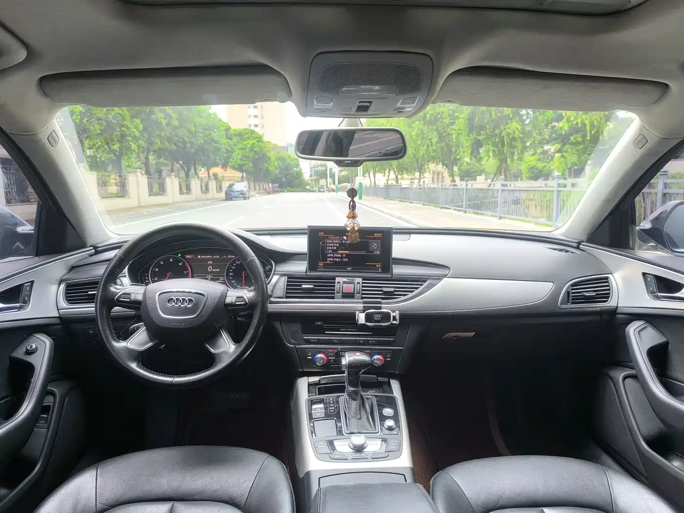 Фото 11 - Audi A6L