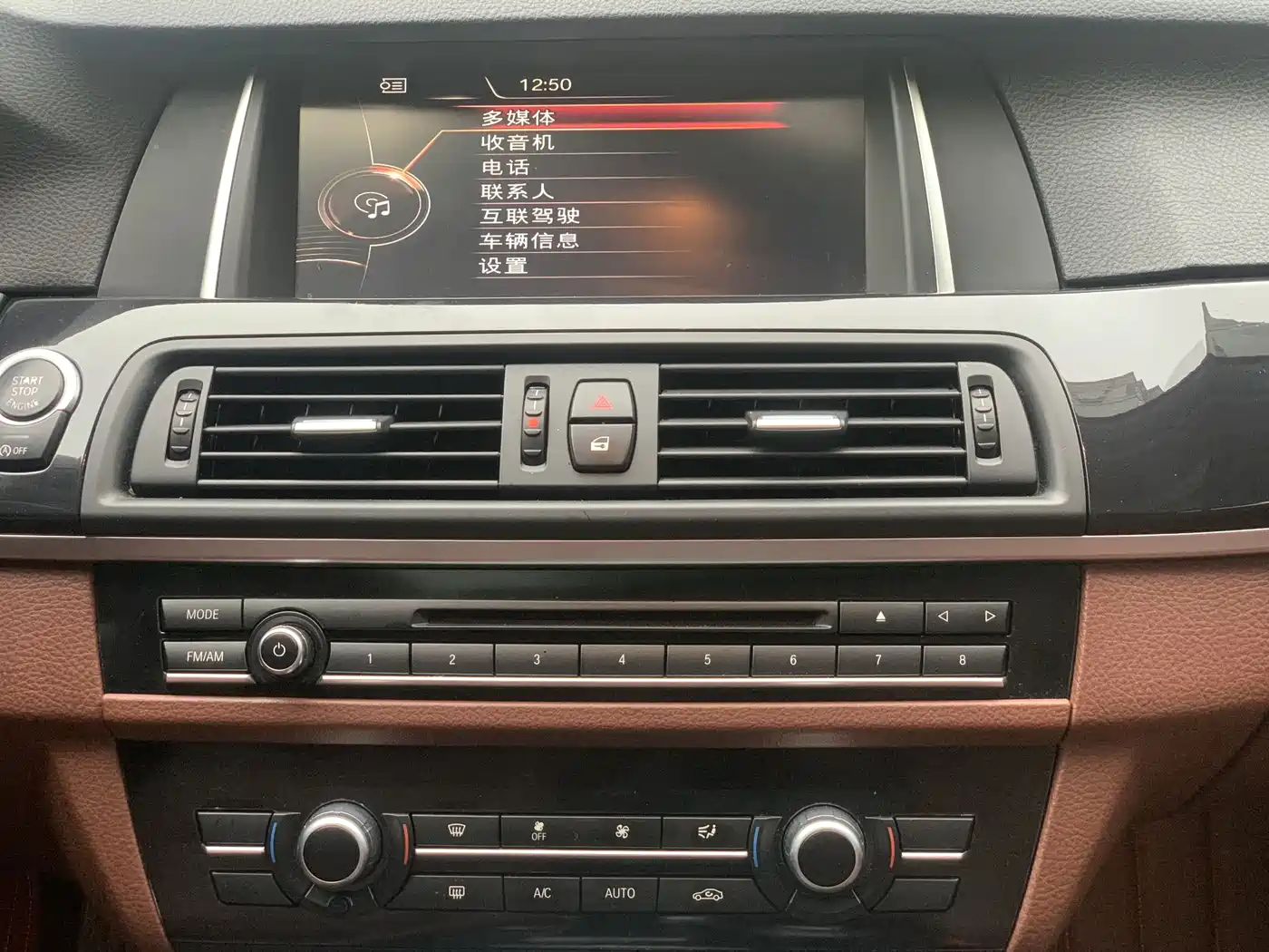 BMW 5 Series (Import) 2014 520i Classic фото 18