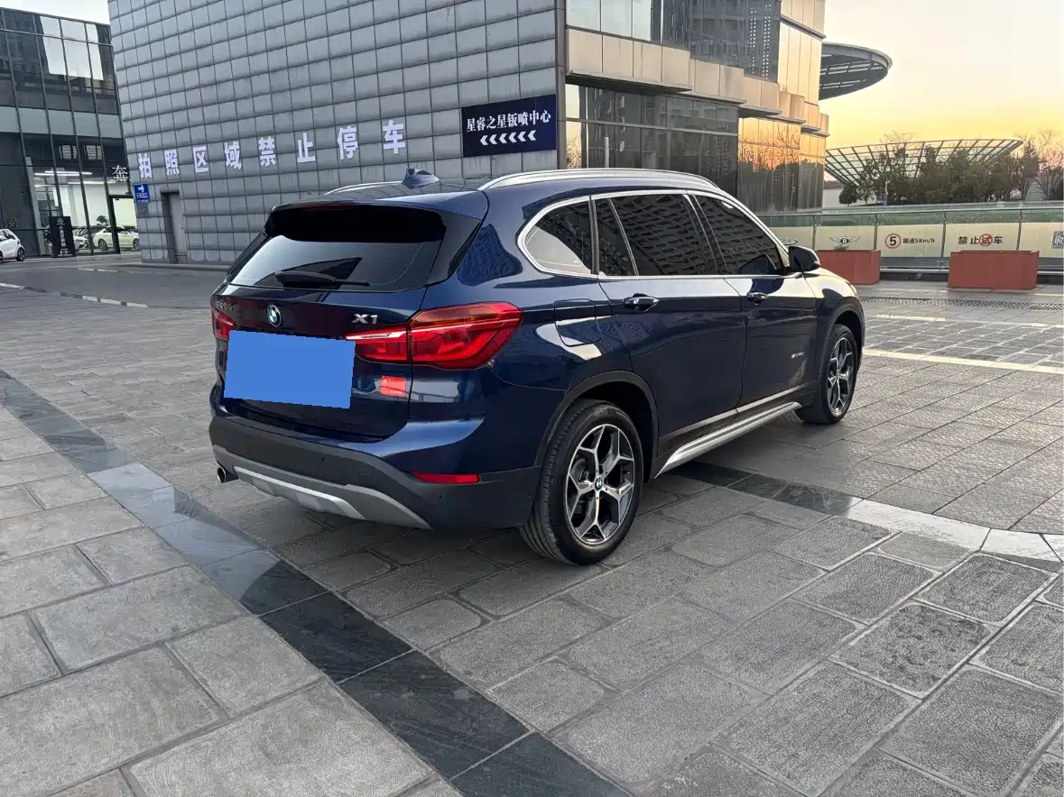BMW X1 2018 sDrive18Li Premium Model фото 4