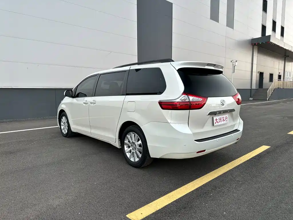 صورة 9 - Toyota Sienna