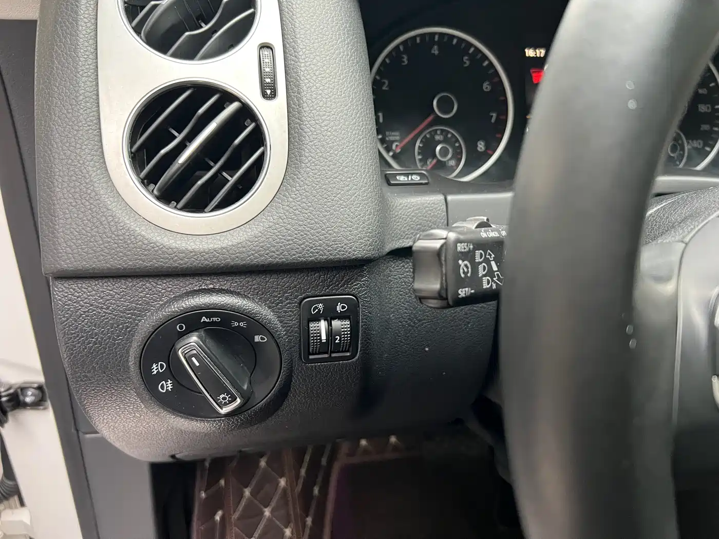 Volkswagen Tiguan 2015 1.8TSI Automatic 4WD Highline фото 18
