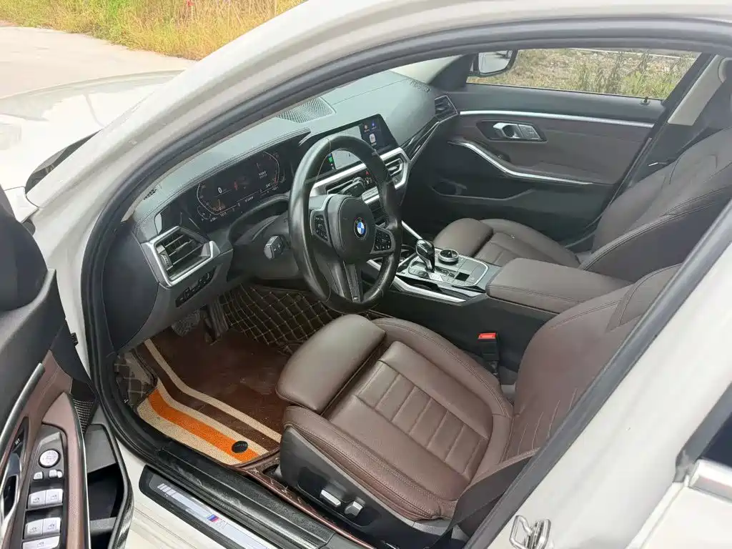 Photo 3 - BMW 3 Series