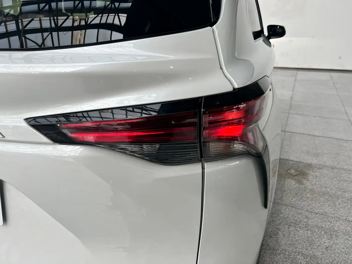Toyota Granvia 2024 2.5L Hybrid Premium PLUS фото 9