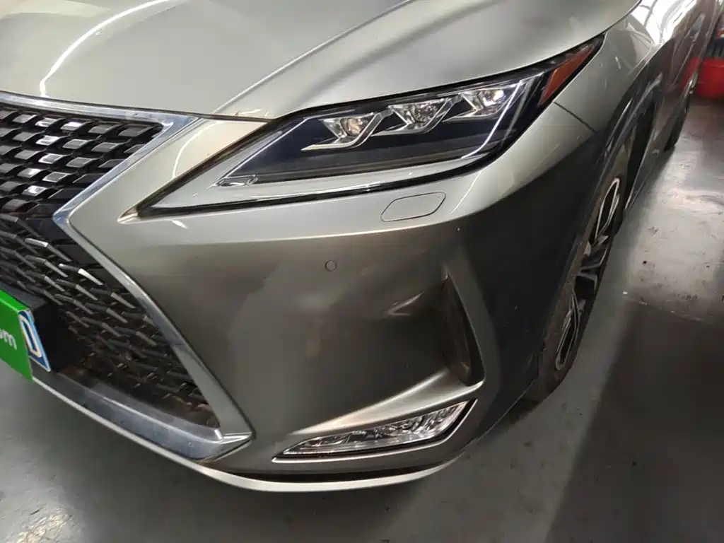 Фото 24 - Lexus RX