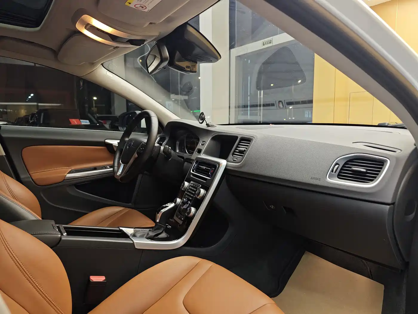 Фото 31 - Volvo S60