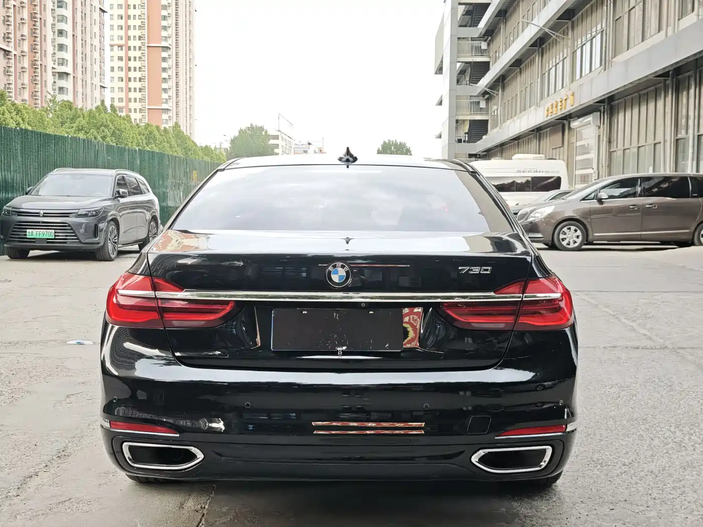 BMW 7 Series 2016 730Li Leading фото 10