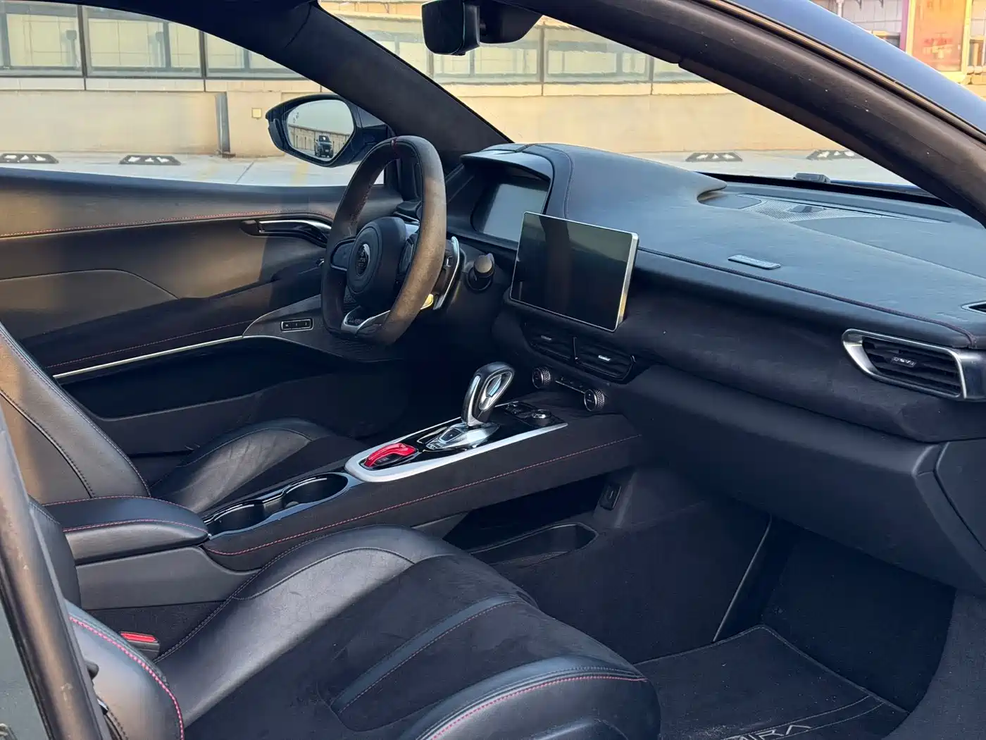 Lotus Cars EMIRA 2021 2.0T DCT First Edition фото 7