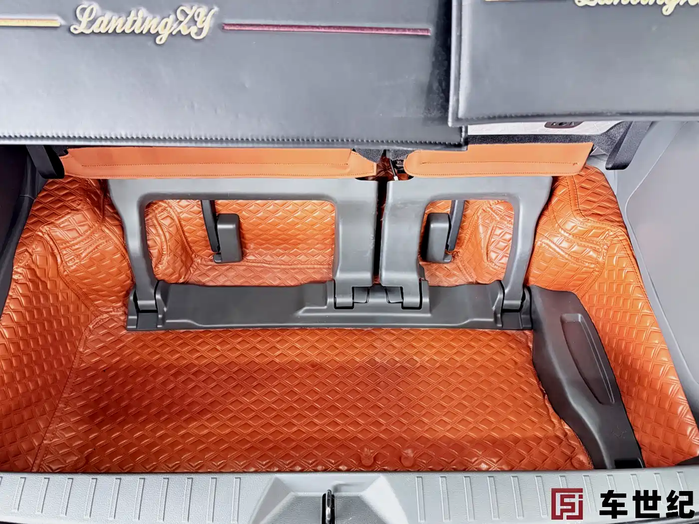 Toyota Granvia 2024 2.5L Hybrid Comfort фото 21