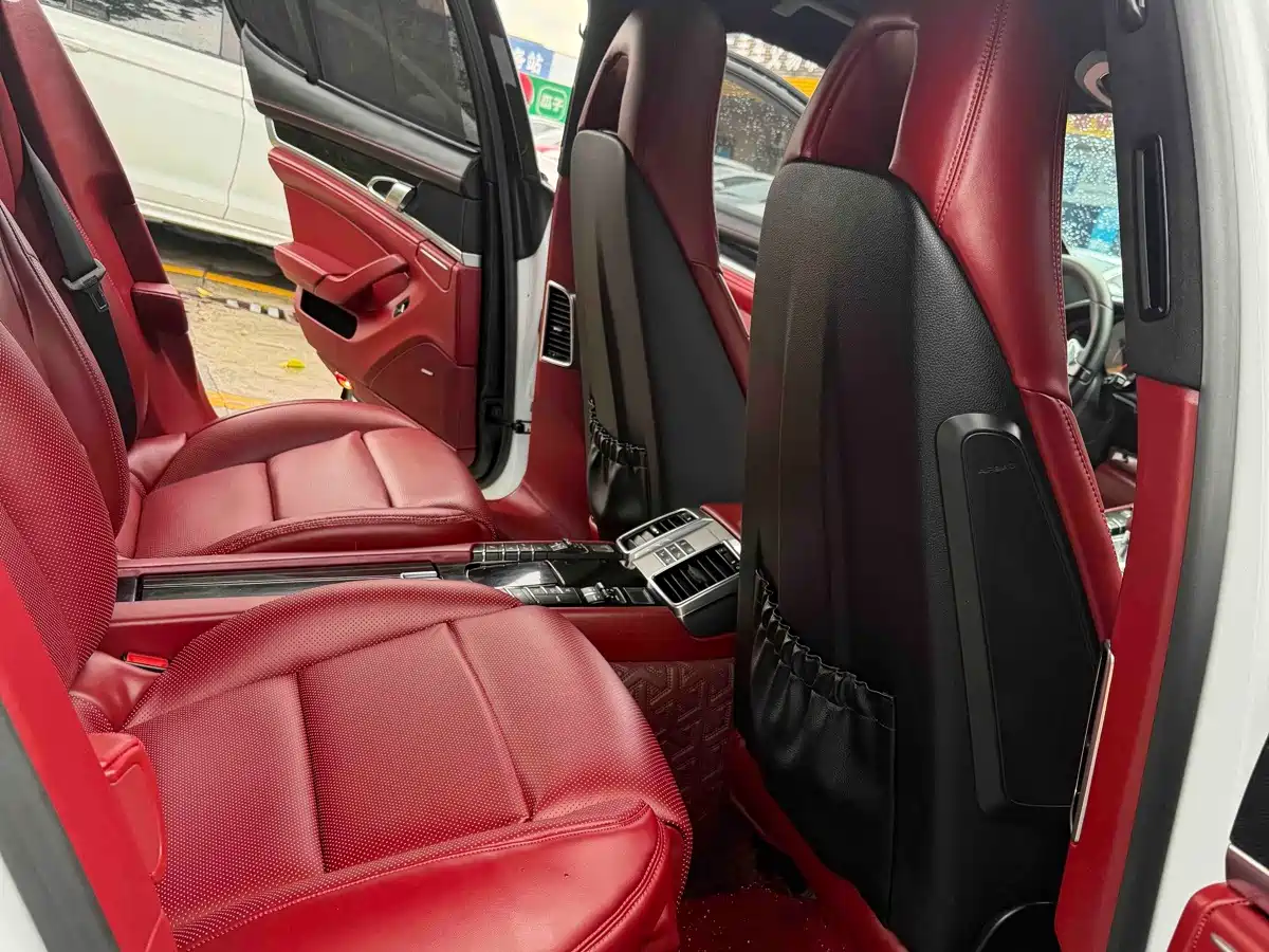 Photo 18 - Porsche Panamera