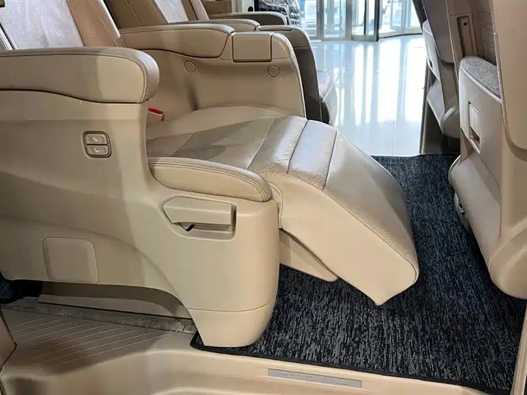 Toyota Alphard 2015 3.5L Luxury Edition фото 17