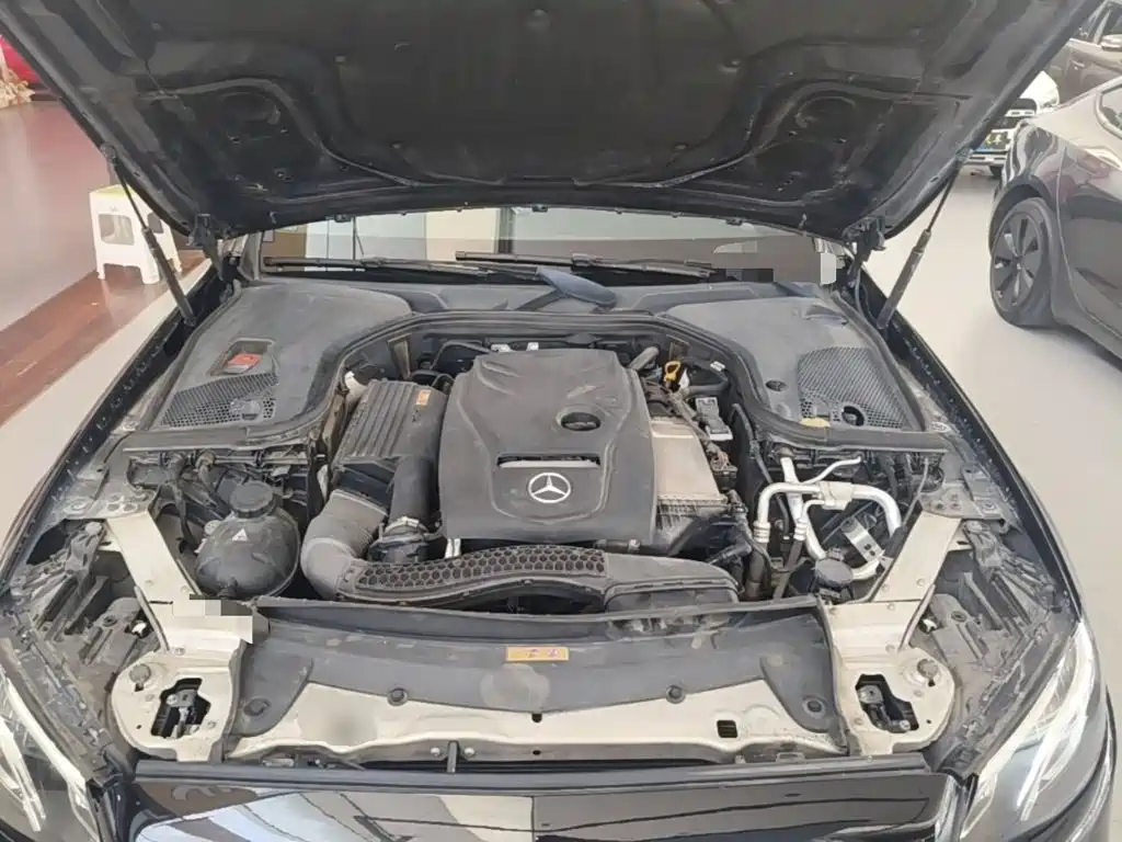 Фото 20 - Mercedes-Benz E-Class
