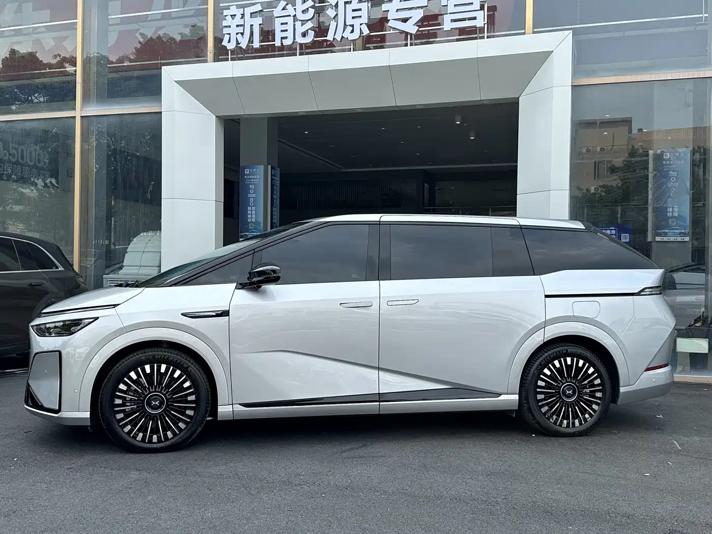 XPeng X9 2025 2025 Extended Range Edition