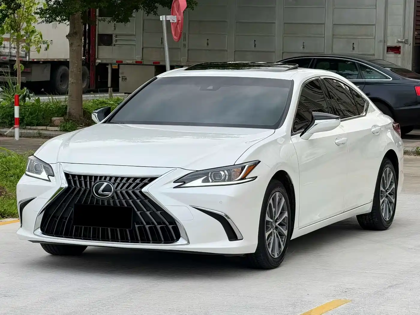 Lexus ES 2023 200 Excellence Edition фото 2
