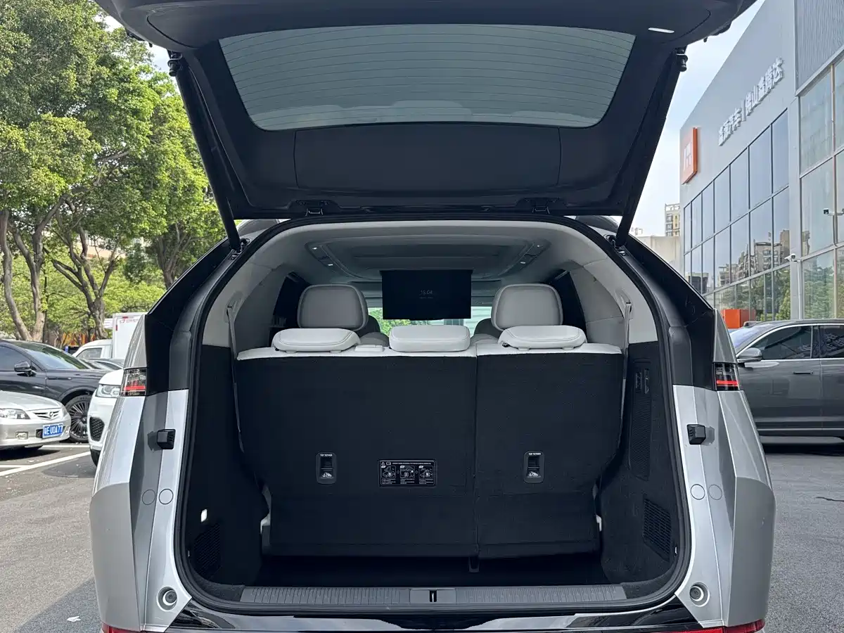 XPeng X9 2025 2025 Extended Range Edition