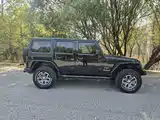 Photo 11 - Jeep Wrangler