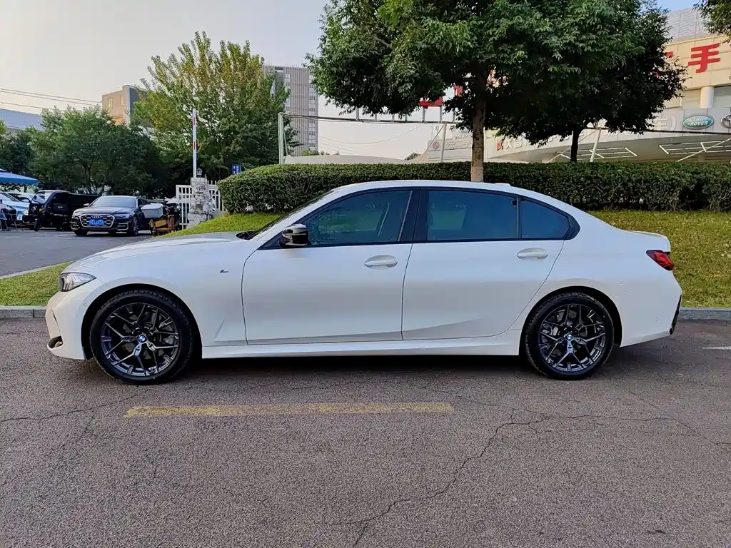BMW 3 Series 2026 2025 330Li M Sport Night Edition