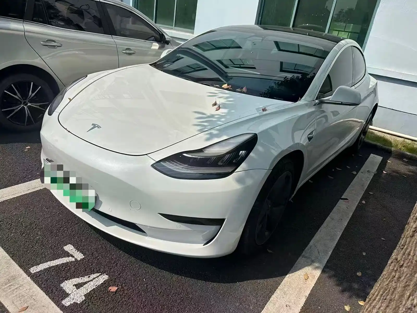 Фото 1 - Tesla Model 3