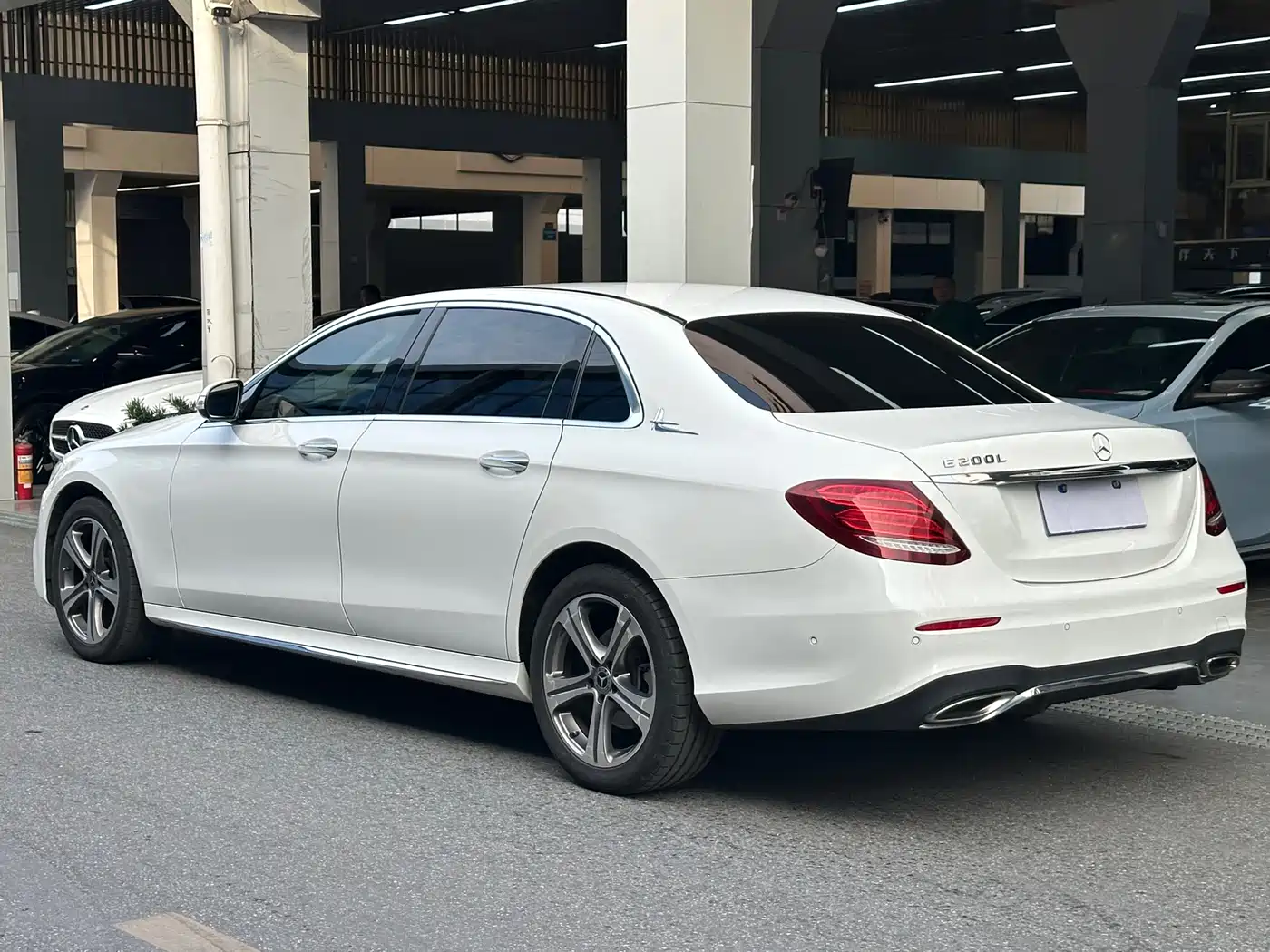 Mercedes-Benz E-Class 2016 E 200 L Sport Type фото 27