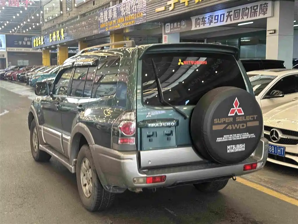 Mitsubishi Pajero 2010 2011 Mitsubishi Pajero V73 3.0L AT GLX