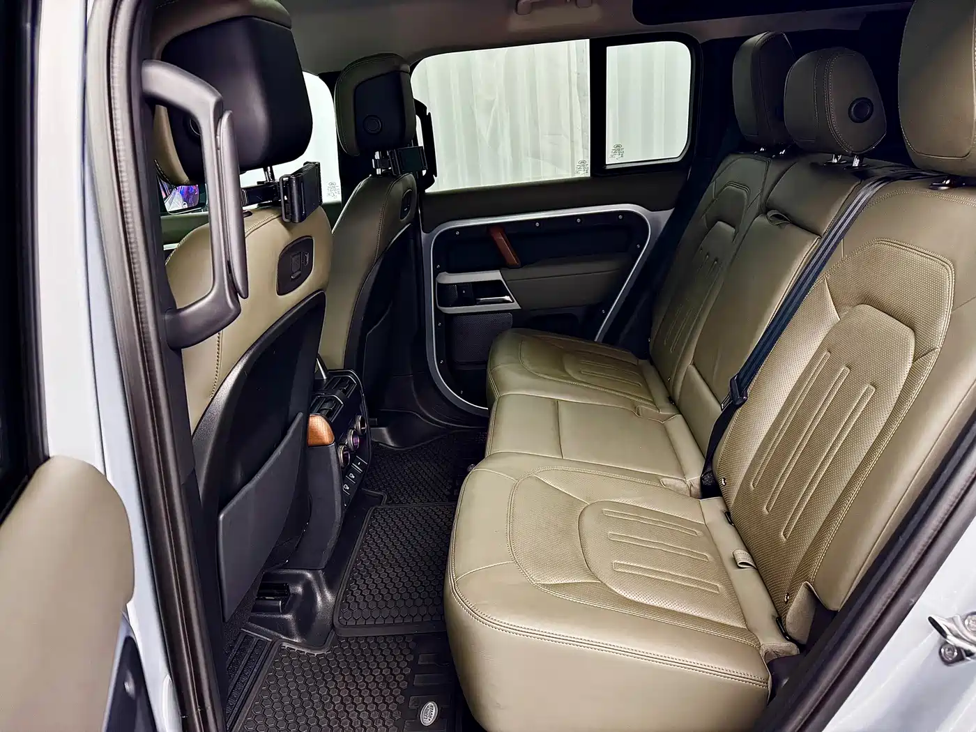 Фото 7 - Land Rover Defender