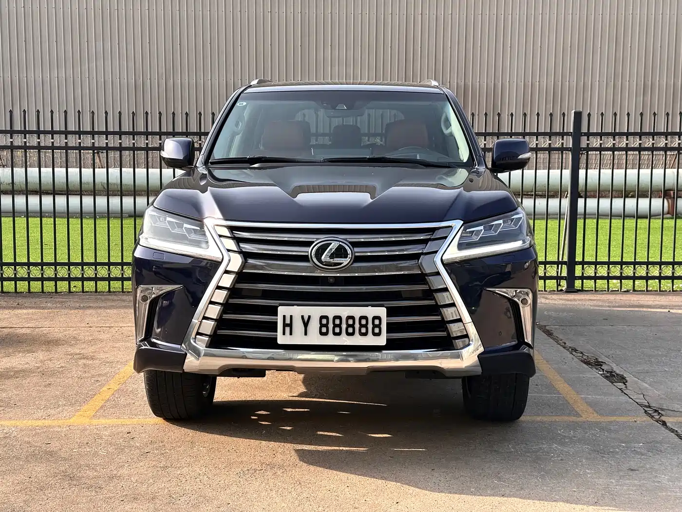 Lexus LX 2016 570 Luxury Premium Edition фото 3