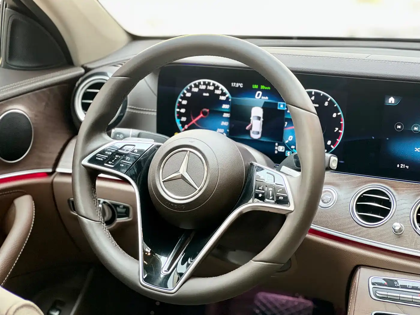 Mercedes-Benz E-Class 2021 E 300 L Fashion фото 26