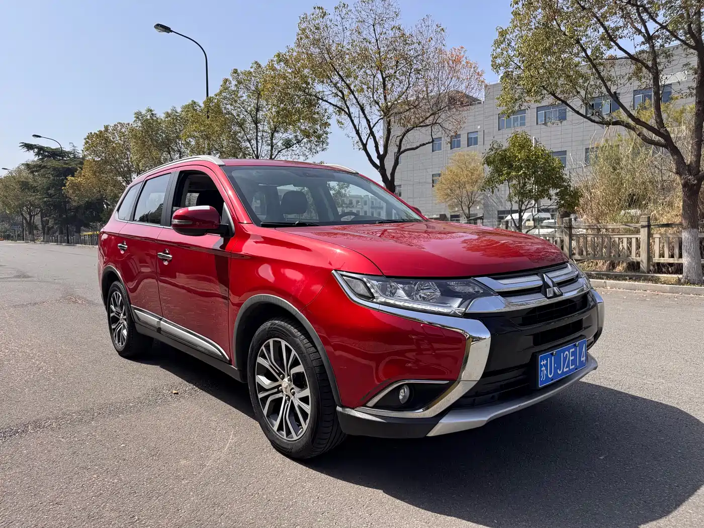 Mitsubishi Outlander 2016 2.4L 4WD Luxury Edition 7-seater фото 3