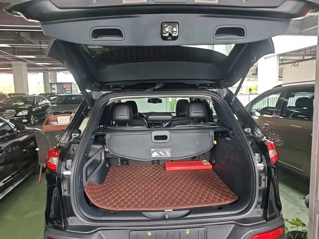 Jeep Cherokee (Import) 2015 2015 2.4L Elite Edition