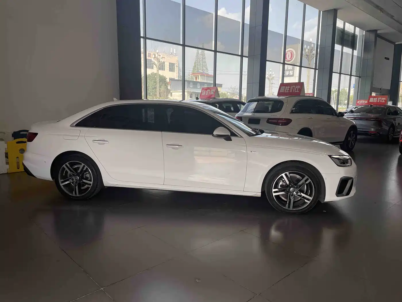 Audi A4L 2022 40 TFSI Luxury Dynamic фото 4