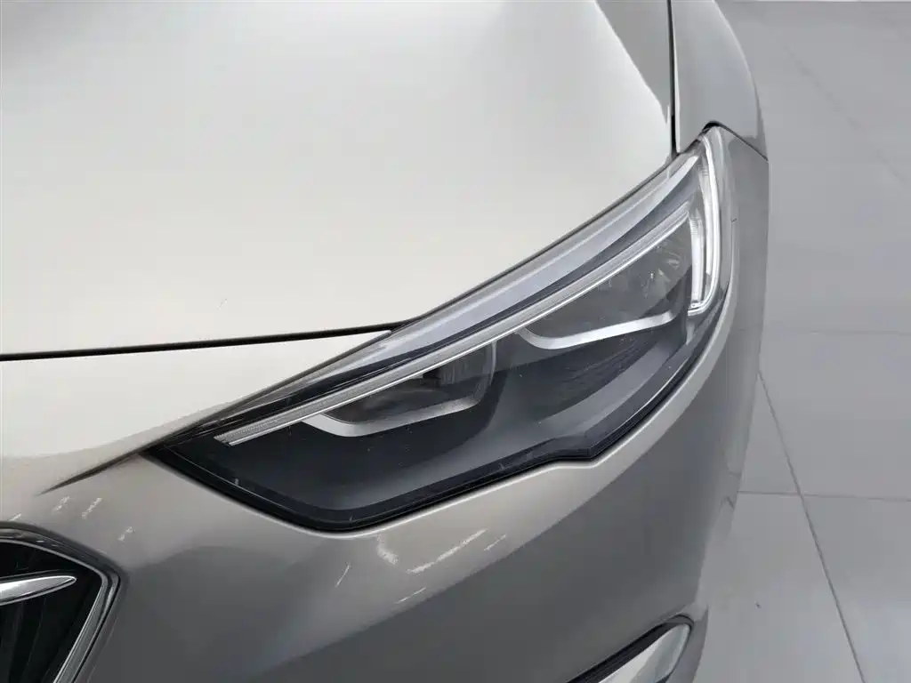 Photo 7 - Buick Regal