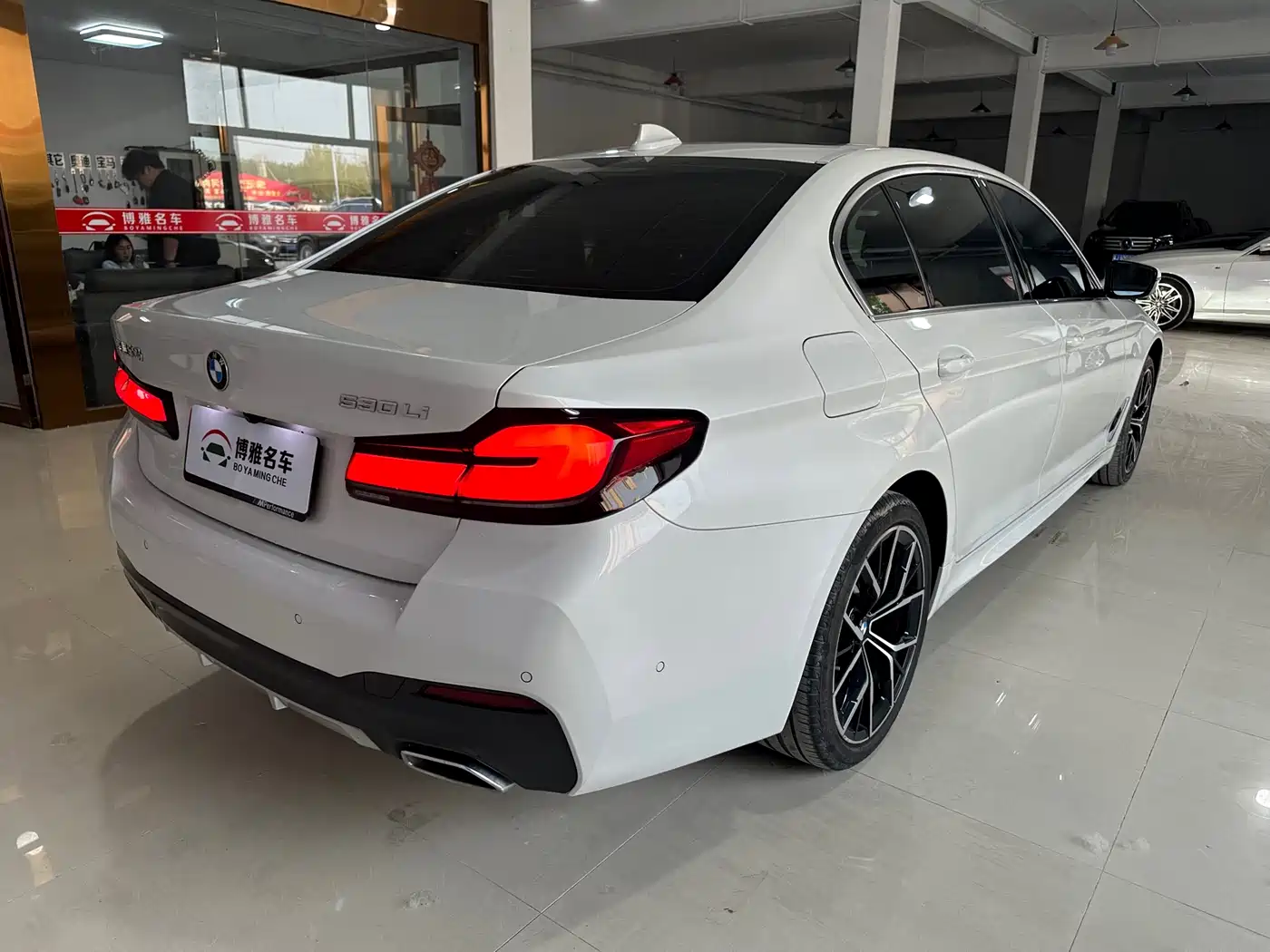 BMW 5 Series 2023 530Li Leading M Sport Package фото 6