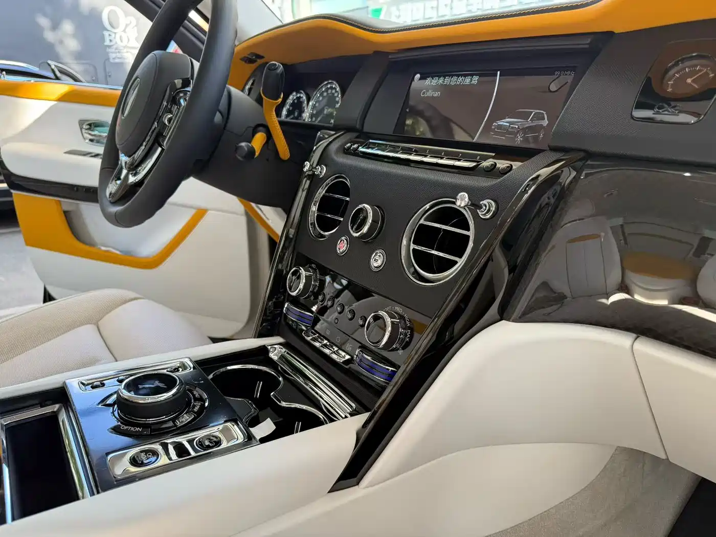 Фото 7 - Rolls-Royce Cullinan