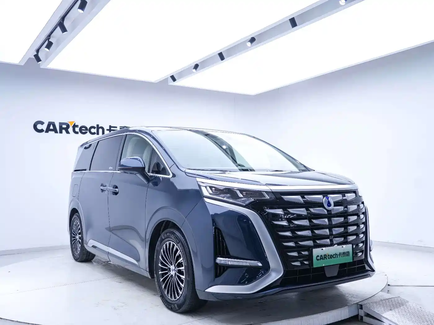 Denza D9 2022 DM-i 970 All-Wheel Drive Honor Edition фото 7