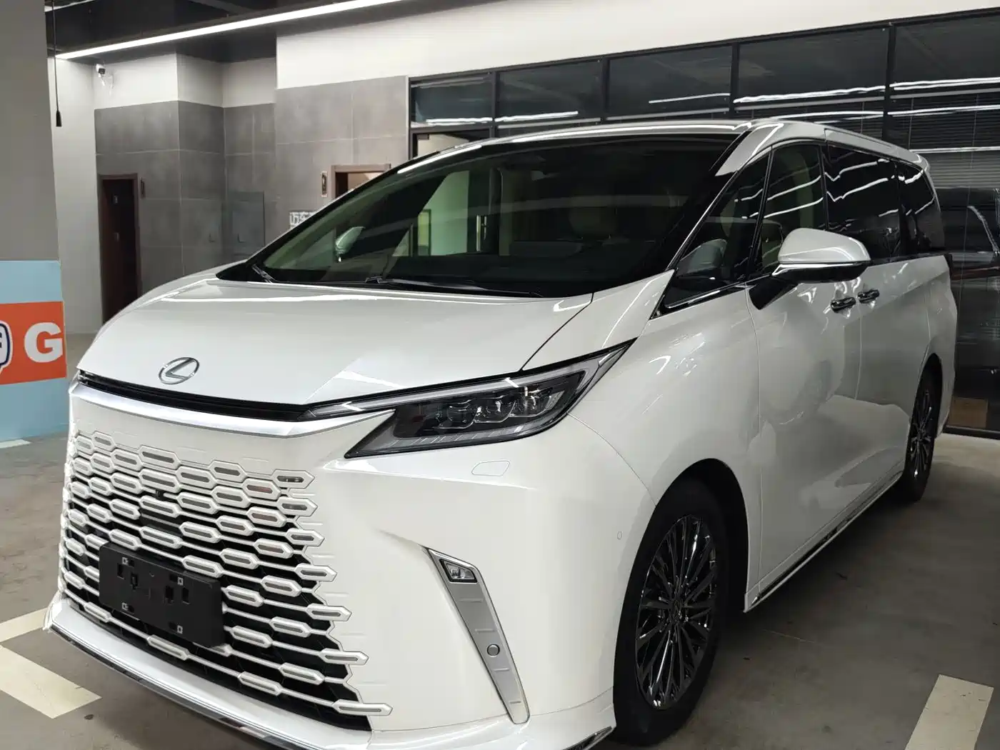 Lexus LM 2024 2023 500h 6-Seater Prestige Edition