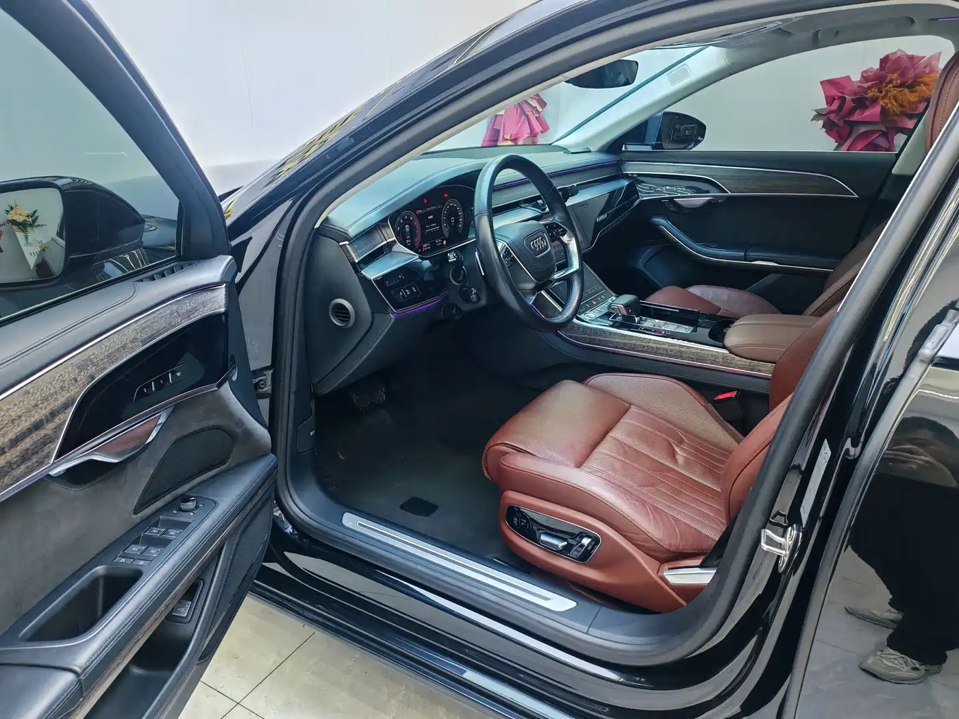 Фото 7 - Audi A8