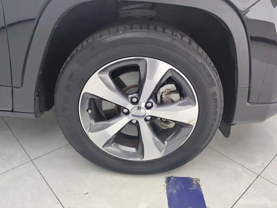 Фото 6 - Jeep Cherokee