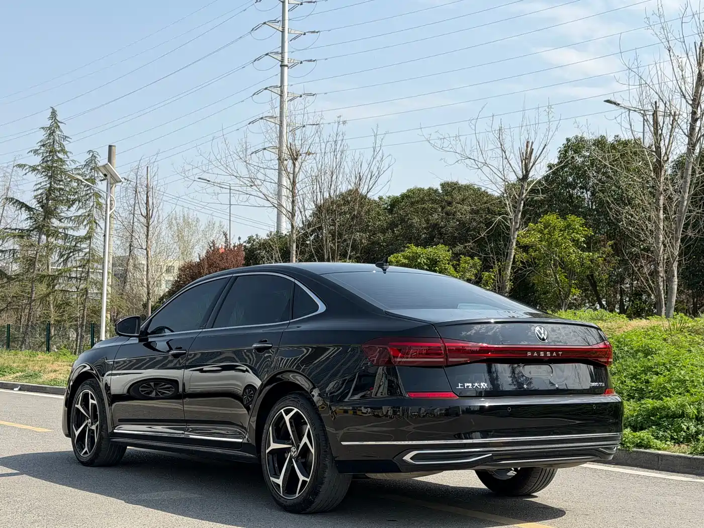 Volkswagen Passat 2024 380TSI Starlight Luxury Edition фото 6