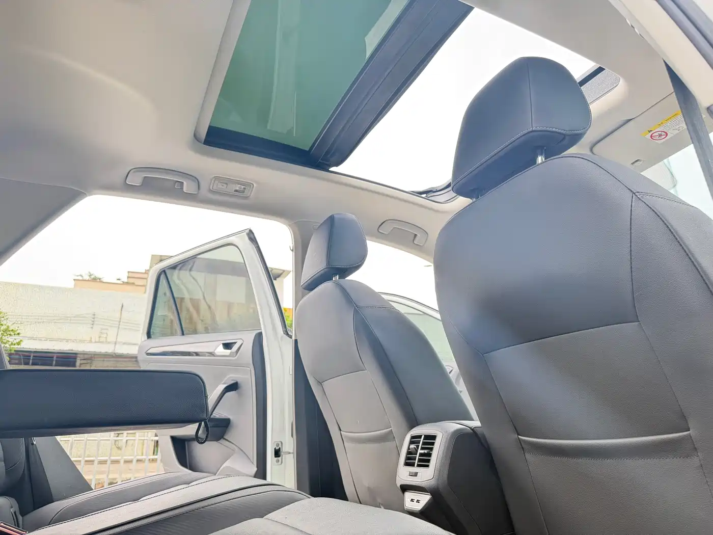 VOLKSWAGEN T ROC EXPLORING SONGS