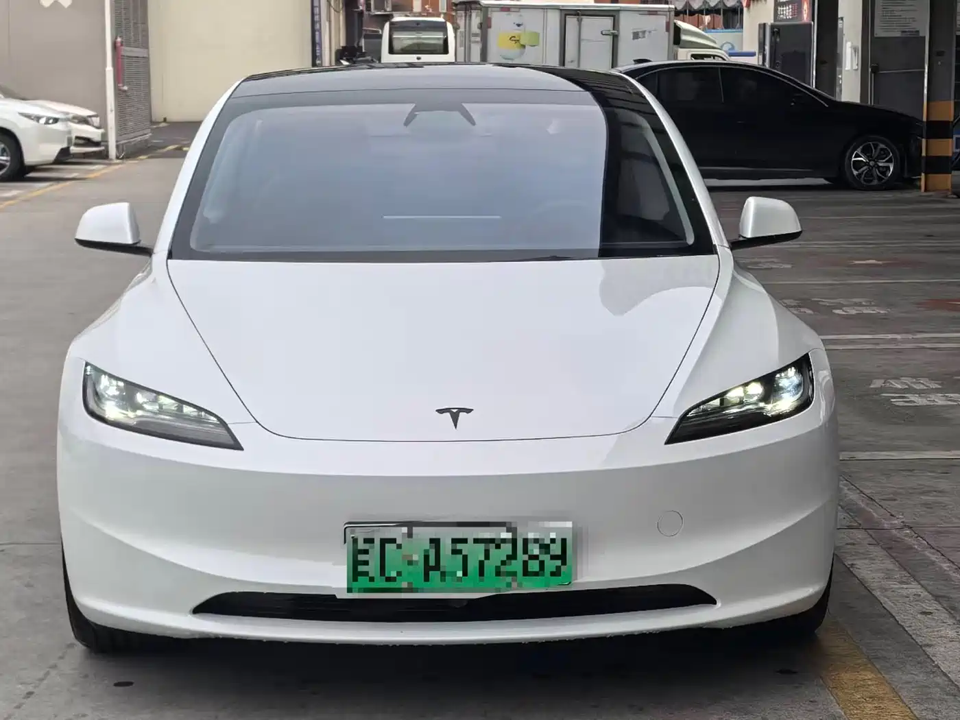 TESLA MODEL 3