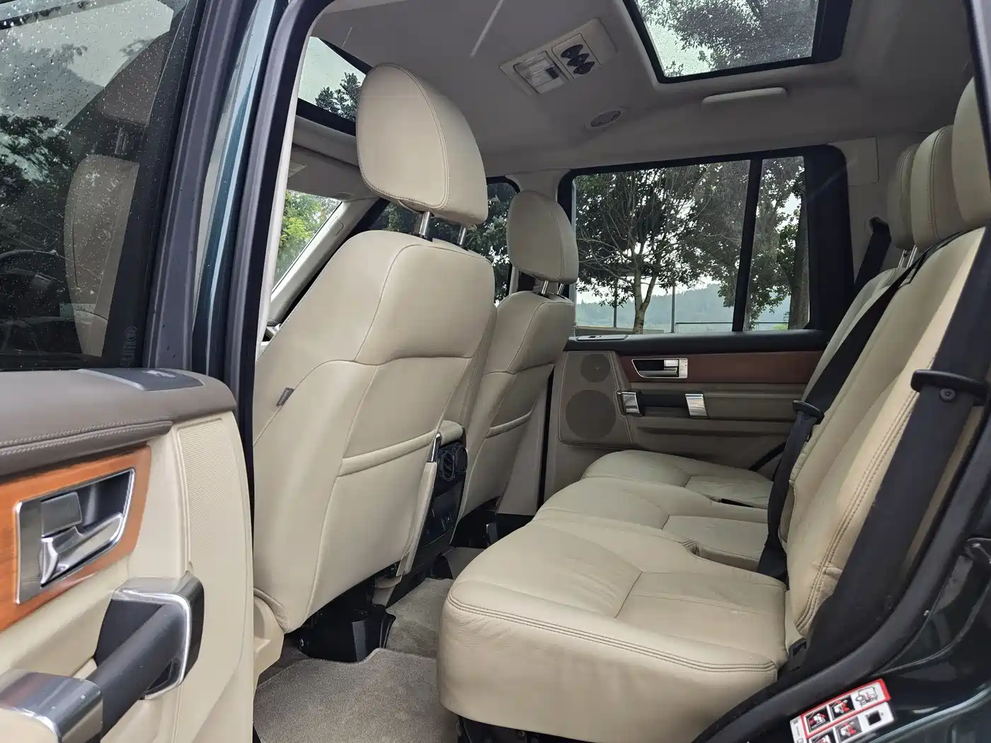 Land Rover Discovery 2015 3.0 SC V6 HSE фото 9