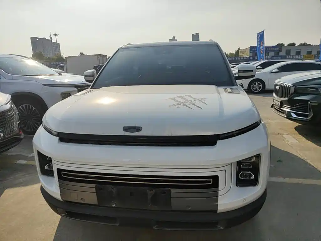 Фото 3 - Geely ICON