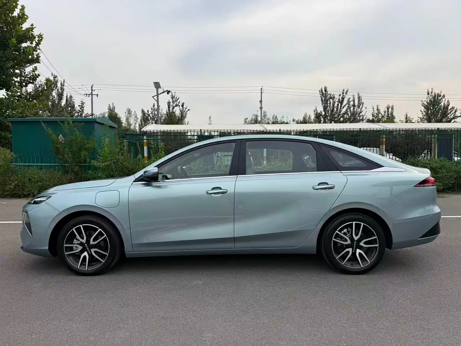 Фото 7 - Roewe D6