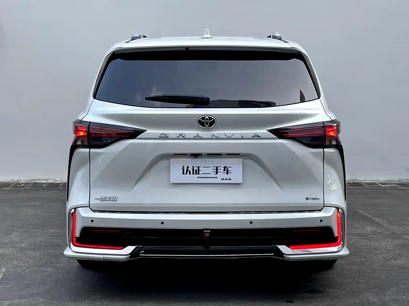 Toyota Granvia 2024 2.5L Hybrid Comfort фото 36