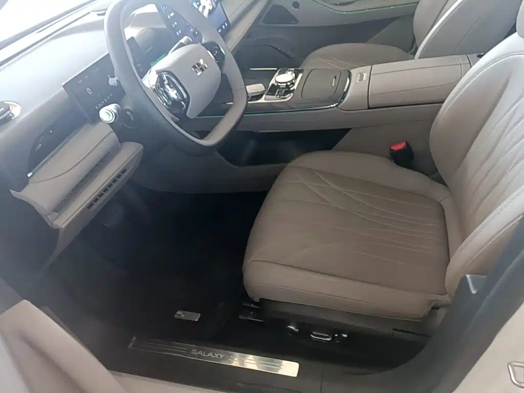 Geely Galaxy Galaxy Xingyao 8 2025 2025 130km EM-P Explorer Edition