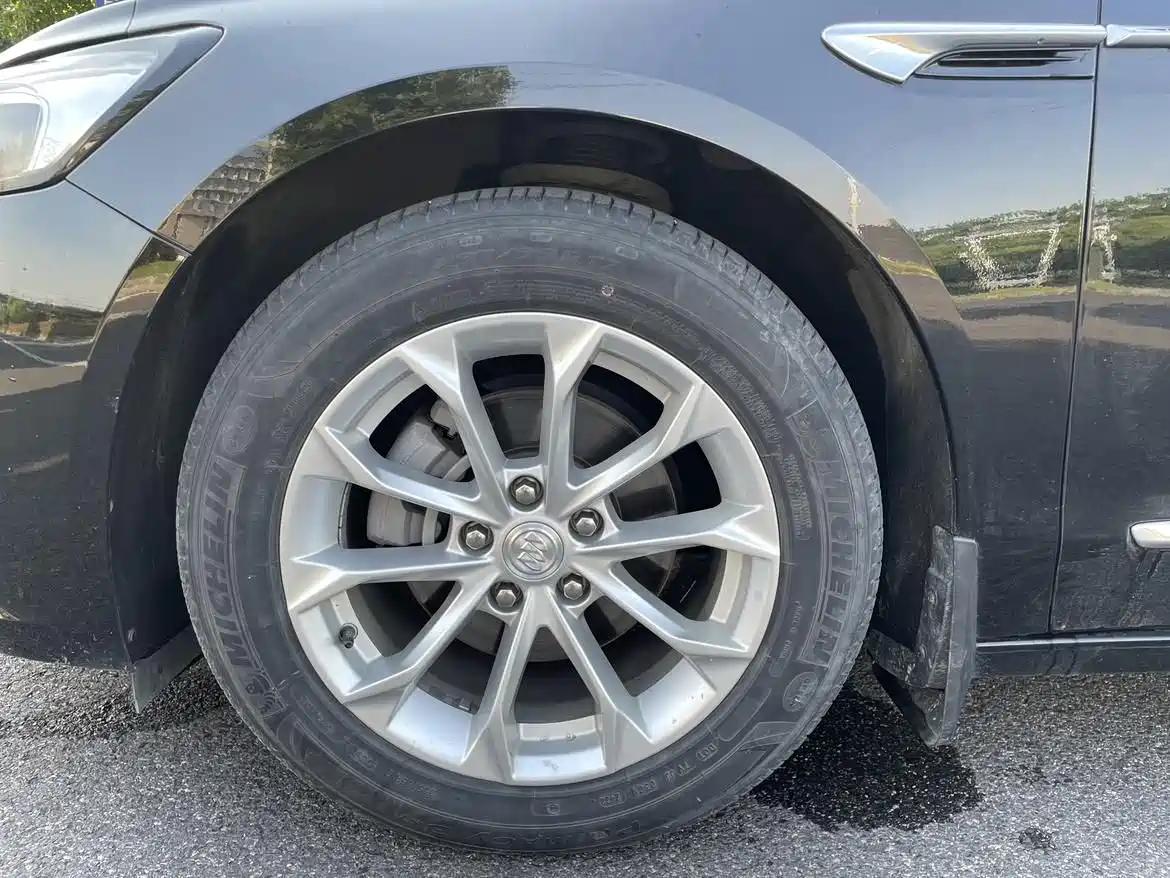 BUICK LACROSSE