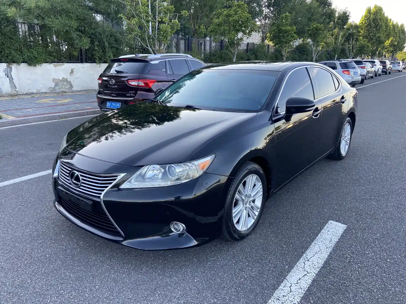 Фото 1 - Lexus ES
